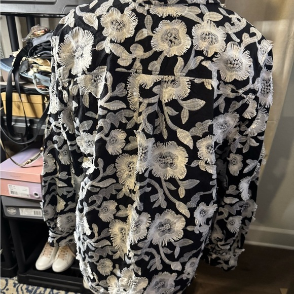 Chico’s Textured Flower Black White Blouse Jacket SZ Chico’s (2) u.s. 12 - Picture 6 of 8